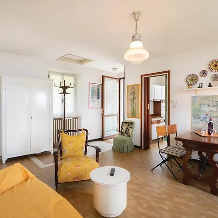 Awesome In Vacciago W/ 2 Bedrooms * Ameno